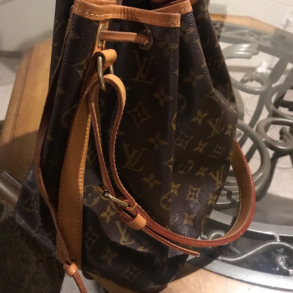 LV Handbag - Picture 3 of 7